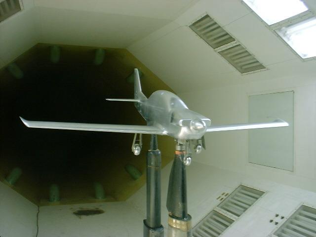 6. Анализа аеротунелских испитивања модела авиона ЛАСТА површине крила на моделу и авиону. На основу ових корекција одређена је полара авиона ЛАСТА.