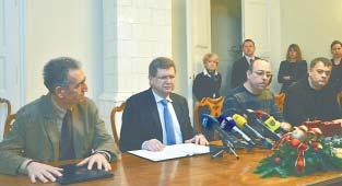 U ime Vlade Republike Hrvatske, Dodatak II Temeljnom kolektivnom ugovoru za sluæbenike i namjeπtenike u javnim sluæbama potpisao je ministar rada i mirovinskoga sustava Mirando MrsiÊ s predstavnicima