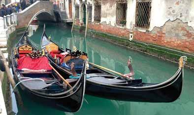 Nëse shpërthen përsëri, mund ta zhdukë nga harta Napolin. nga zhdukja Gondolat, varkat turistike në rrugët ujore të Venecias janë ikona romantike dhe simboli i qytetit italian.