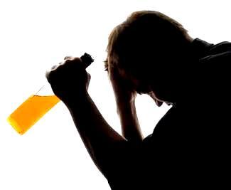 TRAVMATIČNA MOŢGANSKA POŠKODBA (TMP) Običajne posledice: emocionalne in vedenjske težave ter spremembe v osebnosti emocionalna nestabilnost depresija anksioznost (tesnoba) razdražljivost vzhičenost