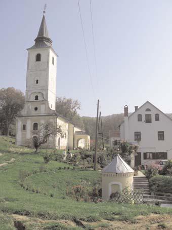 izlazi iz ikone i staje ispred mene! A ja sam, opet po slabosti svojoj, mislila da je pod utiskom i da nije saqala. Nisam komentarisala.
