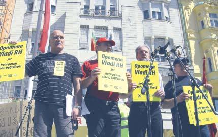 Prosvjed sindikata Opomena Vladi RH (HRT, 1. svibnja 2012.) Nekoliko stotina ljudi okupilo se na prosvjednom skupu pod nazivom Opomena Vladi RH na srediπnjem zagrebaëkom trgu.