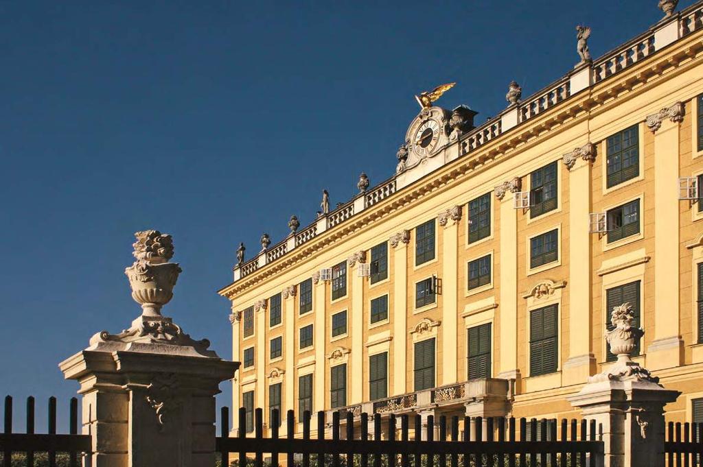 6 Palatul Schönnbrunn, Viena Palatul Schönbrunn este o fostă reşedinţă imperială de vară în stil rococo şi cu 1441 de camere, aﬂată în Viena, Austria.