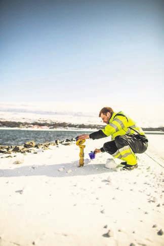 margþættri þjónustustarfsemi tengdri samstæðunni allri innanlands sem utan.