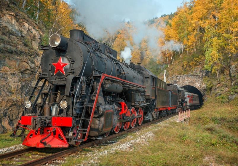 όχθες της. Έχει έκταση 31.500 τετρ. χλμ., μήκος 636 χλμ. και πλάτος 48 χλμ. Το μέσο βάθος της είναι 730 μ. και το μέγιστο 1.620 μ., είναι δηλαδή η βαθύτερη λίμνη στον κόσμο.