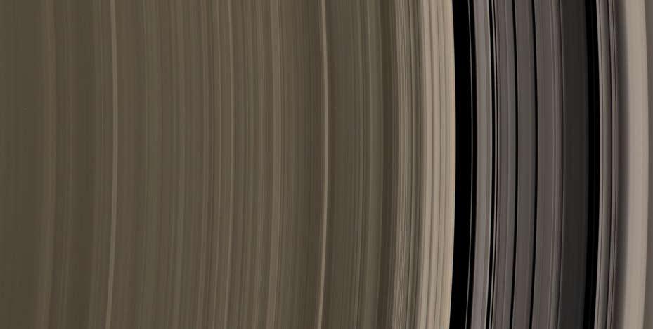 Ιανός Επιμηθέας Διαίρεση Cassini Χάσμα Ένκε (Πάνας) Καλλιτεχνική αναπαράσταση των κύριων δακτυλίων του Κρόνου, καθώς και ορισμένων από τους παγωμένους δορυφόρους του (φωτογρ. NASA/JPL).