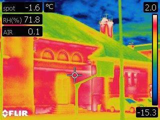 Termografska analiza stavbe je pokazala, da prihaja do toplotnih izgub in s tem povišanih temperatur na površini elementov zaradi prehoda toplote skozi stavbno pohištvo in toplotno neizolirane