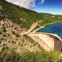 Στη συνέχεια θα επισκεφθούμε τον παραδοσιακό οικισμό του Παλαιού Αγίου Αθανασίου σε υψόμετρο 1.200 μ.