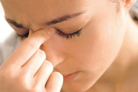 UACS (upper airway cough syndrom) predtým PNDS nosová kongescia, sekrécia, kýchanie, pocit zatekania hlienov s prehĺtaním a odpľúvaním, bolesti v oblasti tváre, škrabanie v hrdle,