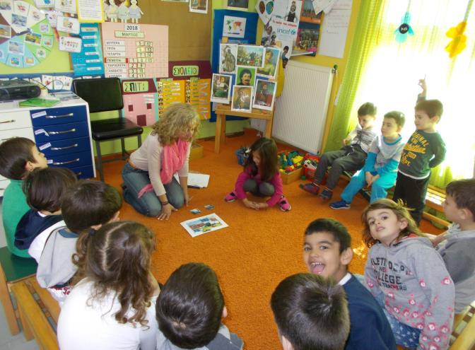 3.10.5 Βασικές ανάγκες των παιδιών 1. Με τη βοήθεια της εικόνας της Ειρήνης με τους ανθρώπους στο χωριό, τα παιδιά θα πρέπει να καθορίσουν τι είναι αυτό που λείπει από τα λευκά τετράγωνα.