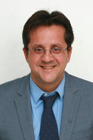 Γιάννης Ρωσσίδης είναι Διδάκτωρ Διοικητικής Επιστήμης.