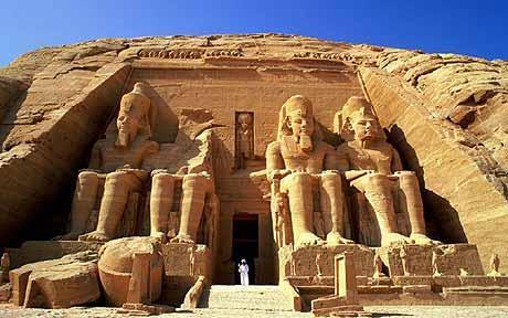 Για αιώνες το Ασουάν, η νοτιότερη πόλη της Αιγύπτου, ήταν η πύλη προς την Αφρική και τη Νουβία, το Κους όπως την ονόμαζαν.