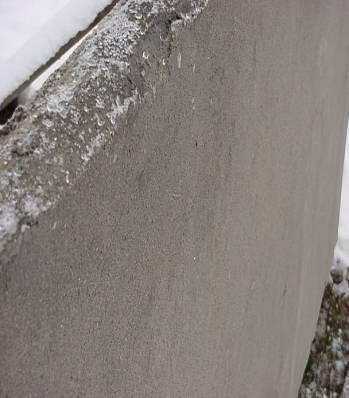 MALTERISANJE SIMPROLIT BLOKOVA PRVI SLOJ: - "Špricanje" cementnim mlekom očvrslih zidova od SIMPROLIT blokova.
