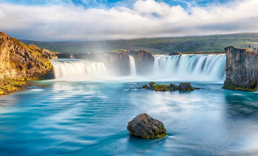 Ο μεγάλος πίδακας (Geyser) έδωσε μάλιστα το όνομά του σε όλους τους θερμοπίδακες του κόσμου.