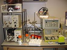 Μηχάνημα HPLC GC: Η αέρια χρωματογραφία (GC) είναι ένας κοινός τύπος χρωματογραφίας που χρησιμοποιείται στην αναλυτική χημεία για τον διαχωρισμό και την ανάλυση ενώσεων που μπορούν να εξατμιστούν