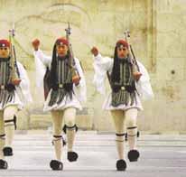 GrËija SonËna sredozemska GrËija vas bo s svojimi kulturno-zgodovinskimi zakladi popeljala na nepozabno potovanje v preteklost, kjer so Grki postavljali temelje tragediji, drami in demokraciji.