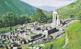 Sprehodili se boste po arheološkem prostoru imenovanem Sveta cesta do Apolono-vega templja, kjer je med stebri sedela skrivnostna Pitija in obiskovalcem prerokovala usodo.