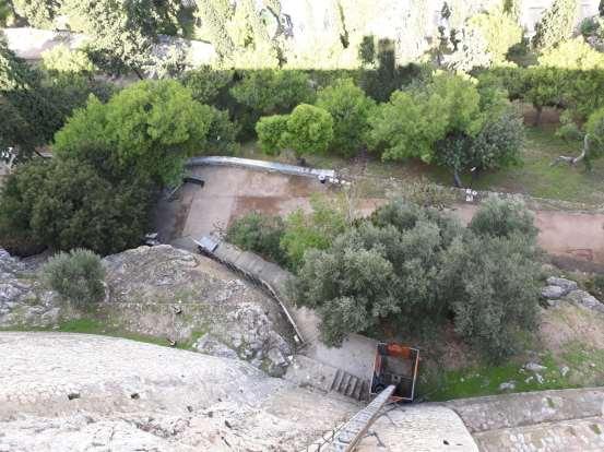Εργασιακός χώρος Στην βόρεια κλιτύ της Ακροπόλεως θα διαμορφωθεί με προσωρινή περίφραξη χώρος για την προετοιμασία των υλικών που θα χρησιμοποιηθούν στο έργο και για να γίνονται όλες οι εργασίες που