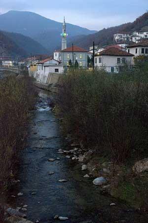 . καλλιέργεια και η πρωτοβάθμια επεξεργασία καπνού. Η Ξάνθη, η «αρχόντισσα» της Θράκης είναι ο επόμενος σταθμός μας.