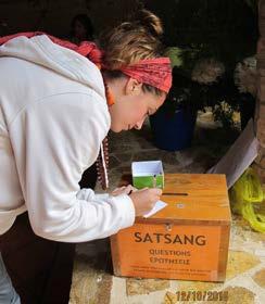 Τακτικά προγράμματα Σάτσανγκ με την Σουάμι Σιβαμούρτι Το σάτσανγκ είναι μια ώρα συνάντησης ατόμων που έχουν ως κοινό ενδιαφέρον τη γιόγκα, με σκοπό να μοιραστούν και να κατανοήσουν, στο πνεύμα της