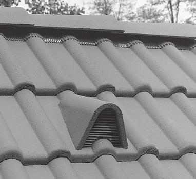 Odvetrávanie/prieniky cez strešnú konštrukciu Odvetrávanie Pri šikmých strechách je dôležité, aby sa zamedzilo nadmernému výskytu vlhkosti v strešnom plášti a znížením teplotných rozdielov v rôznych