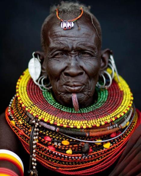 Η φυλή των Τουρκάνα Η φυλή Τουρκάνα είναι μέρος των φυλών του Νείλου και αποτελεί τη δεύτερη μεγαλύτερη κοινότητα νομάδων κτηνοτρόφων στην Κένυα μετά από τους Μασάι.