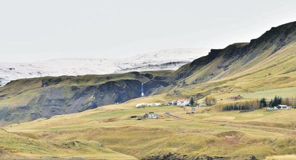 48 Bændablaðið Fimmtudagur 28. apríl 2016 Líf og lyst BÆRINN OKKAR Rannveig og Mummi tóku við búinu af foreldrum hennar í janúar 2015, þeim Ólafi Oddssyni og Guðríði Jónsdóttur.
