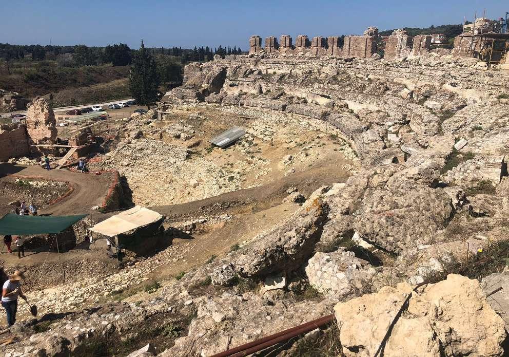 της ορχήστρας με επιγραφή ( φωτ.