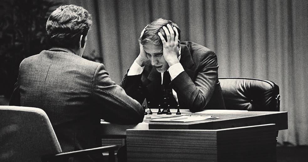 παιχνίδι σε άθλημα χάρη στη συμβολή σημαντικών παικτών. Ήδη από τον Wilhelm Steinitz, αλλά και πριν από αυτόν, έχουμε άτομα τα οποία ασχολούνται σε όλη τους τη ζωή με το σκάκι.