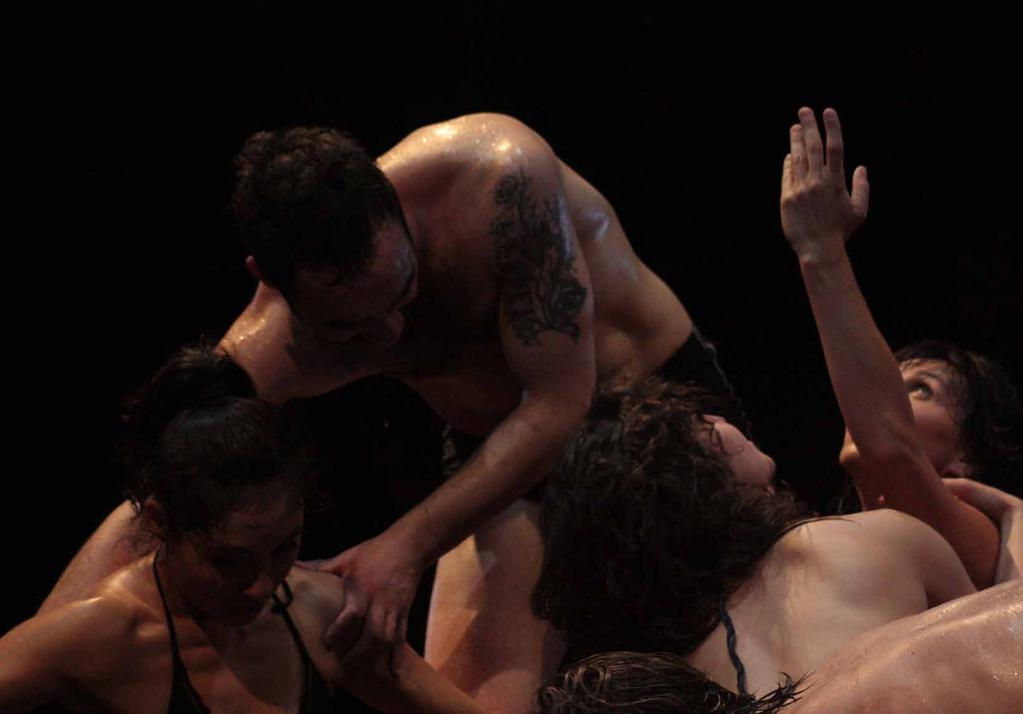 22-23 Νοεμβρίου 2014 Transitions 2 Latin America Ο ταλαντούχος Χοσέ Βιδάλ, καθιερωμένος χορογράφος στη Χιλή, στην πρώτη του εμφάνιση στην Ελλάδα χορογραφεί μια ιδιόμορφη περφόρμανς, ένα έργο Σκηνές