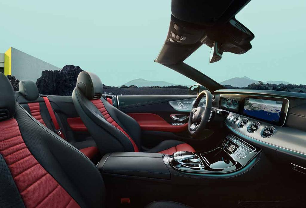 Η E-Class Cabrio είναι μία γενναιόδωρη πρόσκληση για έως τέσσερα άτομα: βυθιστείτε στην εμπειρία της και αφεθείτε.