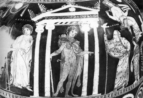 Antigone s Impending Death Apulian vase, 4th cent.