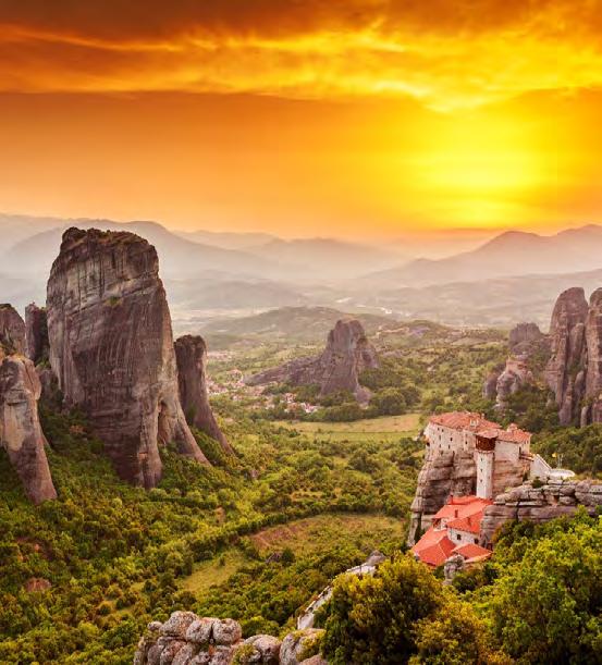 Πεζοπορία στα Μετέωρα Τα Μετέωρα είναι ένα από τα πιο εντυπωσιακά αξιοθέατα της Ελλάδας συνδυάζοντας ένα εκπληκτικό σκηνικό από ογκώδεις βράχους που υψώνονται επιβλητικά 400 μέτρα πάνω από τον