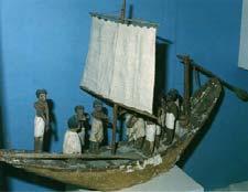 ) Οι Αιγύπτιοι αναπτύσσουν την τέχνη τηςναυπήγησηςπλοίων και της πλοήγησης στο Νείλο και τη Μεσόγειο Μοντέλο αρχαίου αιγυπτιακού