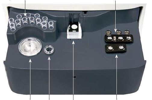 Mėginio stalčiaus vidus Pastaba: šiame paveikslėlyje parodyta, kurioje mėginio stalčiaus vietoje