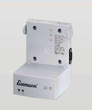 DIN apgaismojuma aprīkojums (XII) EISEMANN LS 10 Automašīnas lādētājs Elektrotīkla lādētājs Poliamīda korpuss HS 10 pilna uzlāde Izmēri (mm) Svars (kg0 Drošības klase Nevar izmantot sprādzienbīstamā
