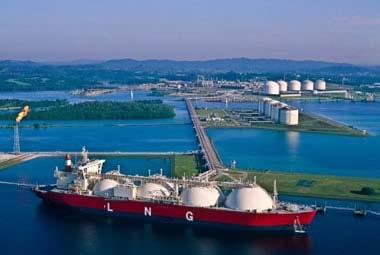 Εικόνα 2-4: Δεξαμενόπλοιο μεταφοράς υγροποιημένου φυσικού αερίου LNG (Liquefied Natural Gas) Πηγή: http://www.geosul.