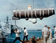 εκείνη στην επιφάνεια Στις 23/1/1960, οι Don Walsh και Jacques Piccard έγιναν οι πρώτοι που έφτασαν στο βάθος του Challenger Deep με το βαθυσκάφος Trieste Το Trieste είχε