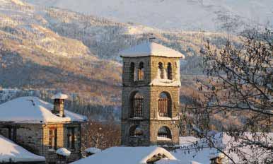 Όλα τα πολυτελή δωμάτια και οι σουίτες στο Konitsa Mountain Hotel έχουν παραδοσιακά έπιπλα, ξύλινο δάπεδο και σκαλιστή ξύλινη οροφή.