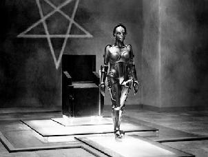 12 Metropolis Η Maschinenmensch ή False Maria, ήταν το πρώτο ρομπότ που εμφανίστηκε στον κινηματογράφο, στην ταινία του Φριτζ Λανγκ το 1927