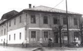 J u b i l e j i 50 let druæbe IMP Klima ZaËetki dejavnosti danaπnje druæbe IMP Klima segajo v leto 1954, ko je v Idriji zapihal sveæ veter in zarisal prvi korak - Komunalno podjetje Idrija, ki se je