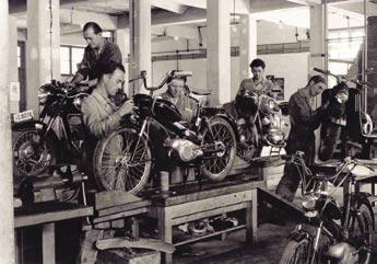 1954 uresniëila s podpisom sklepa o ustanovitvi tovarne motornih koles v Seæani. Od tod tudi danes legendarno ime - TOMOS.