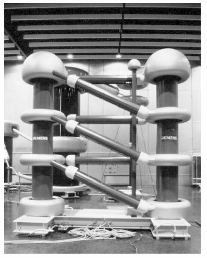 Kondenzato(3b)doc Jan-8 SLIKA: Inset tabele iz Electical Engineeing Refeence Book SLIKA: Kaskadno vezje za zvišanje napetosti, tipična upoaba do kv Cockoft- Waltonov CD geneato na ETH (Švica) 9kV/1mA