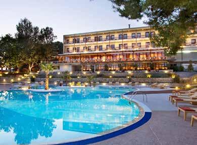 Xenia Palace Portaria 4* Πορταριά Το πλήρως ανακαινισμένο Xenia Palace Portaria προσφέρει θέα στο Βόλο, στον Παγασητικό Κόλπο και στο όρος Πήλιο.