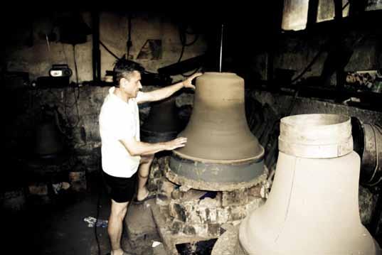 Jeden z nich, pán Ján Trvalec, si svoju dielňu vybudoval v Žarnovickej Hute v Banskobystrickom kraji a už dvadsať rokov načúva hlasu zvonov, z ktorých niektoré sa rozozvučali aj v gréckokatolíckych