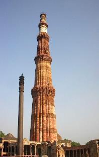 Σε έναν ψηλό του πύργο ο Νεχρού ύψωσε στις 15/8/1947 την τρίχρωμη σημαία της ανεξάρτητης Ινδίας από τη βρετανική κυριαρχία και κάθε χρόνο την ίδια ημέρα επαναλαμβάνεται η τελετή αυτή από τον εκάστοτε