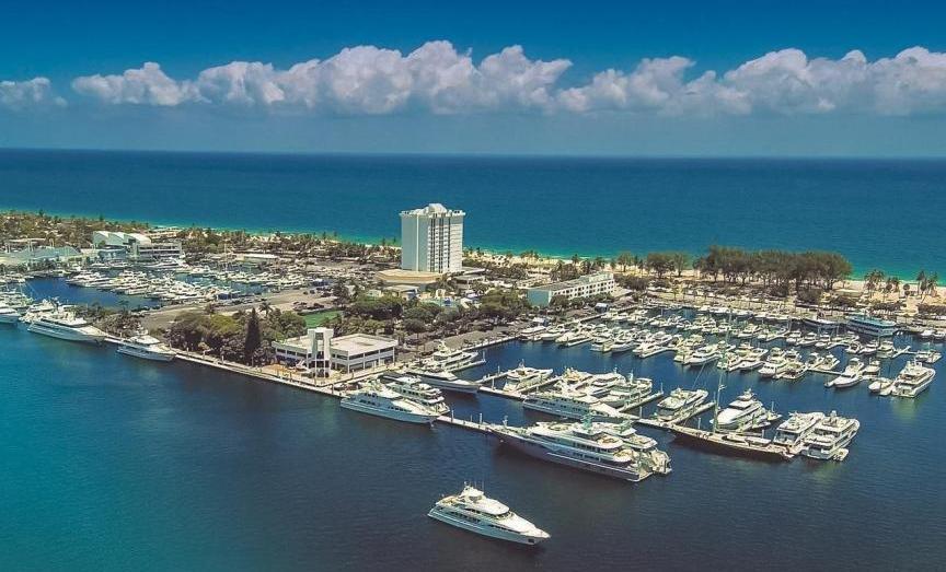 Bahia Mar and Yachting Center, Φλόριντα, ΗΠΑ Η Μαρίνα Bahia Mar and Yachting Center βρίσκεται στην περιοχή Fort Lauderdale, στη Φλόριντα των Ηνωμένων Πολιτειών Αμερικής.