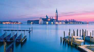 Η λιμνοθάλασσα της Βενετίας με τα γραφικά κανάλια, τα 118 νησιά ενωμένα με γεφυρούλες και τα αμέτρητα παλάτια της, μαγεύει το βλέμμα και θυμίζει περιπλάνηση σε παραμύθι.