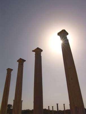 Ματιά στην Κύπρ - Αμμόχωστς, η σκλαβωμένη βασιλεύυσα Η Αμμόχωστς, στ ανατλικό μέρς της Κύπρυ, είναι από τ 1974 μια σκλαβωμένη πόλη - φάντασμα κάτω από τ η ν κ α τ ά κ τ η σ η τ ω ν τ ύ ρ κ ι κ ω ν