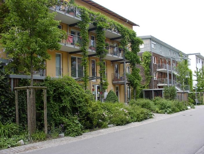 Βουμπάν, Φράιμπουργκ, Διάφοροι Αρχιτέκτονες, 2001 - Ελαφριές φυτεύσεις στις όψεις και